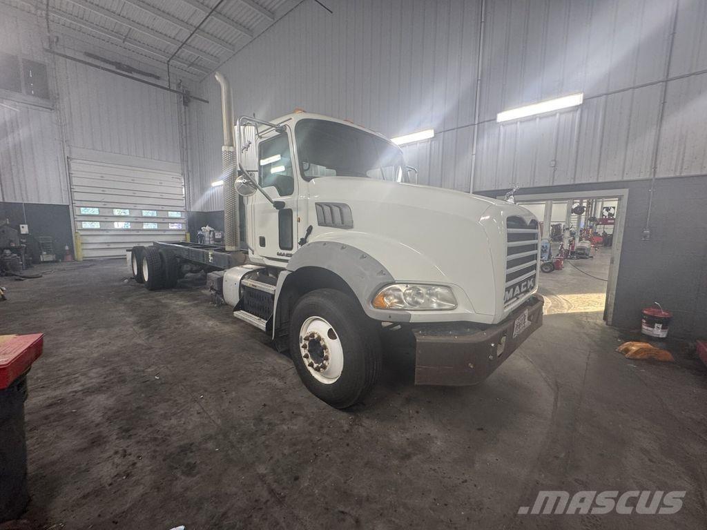 Mack GU813 Wechselfahrgestell