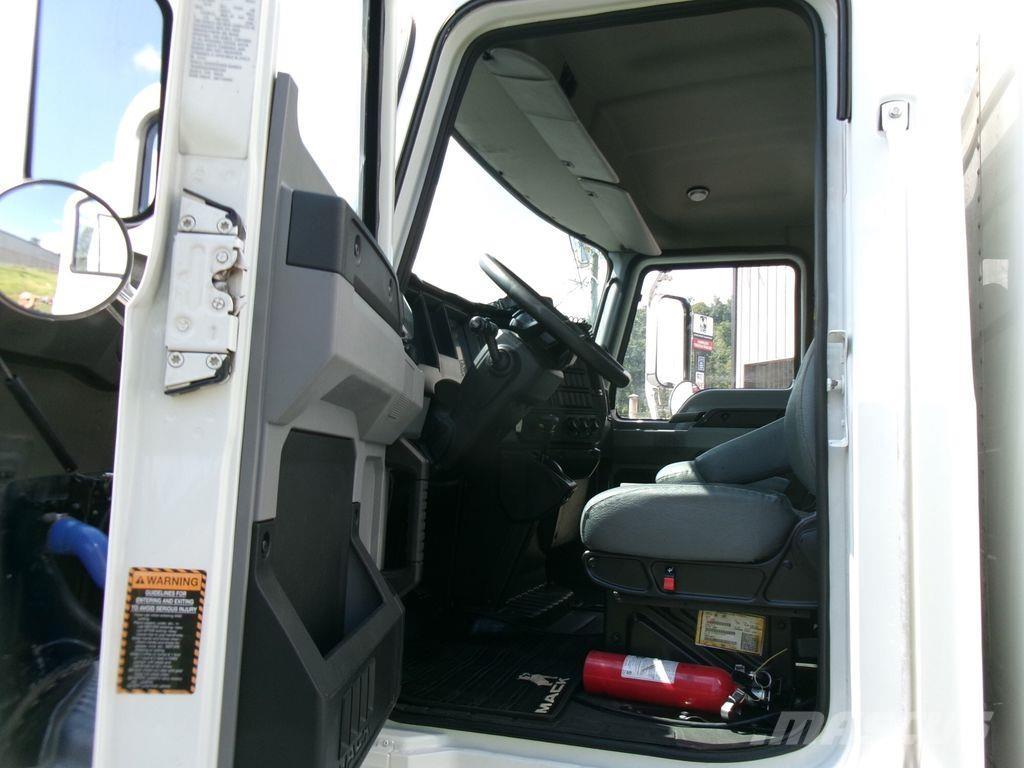 Mack MD6 Kastenaufbau