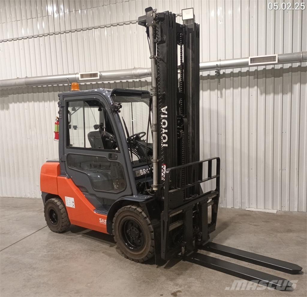 Toyota 02-8FDF30 Diesel Stapler