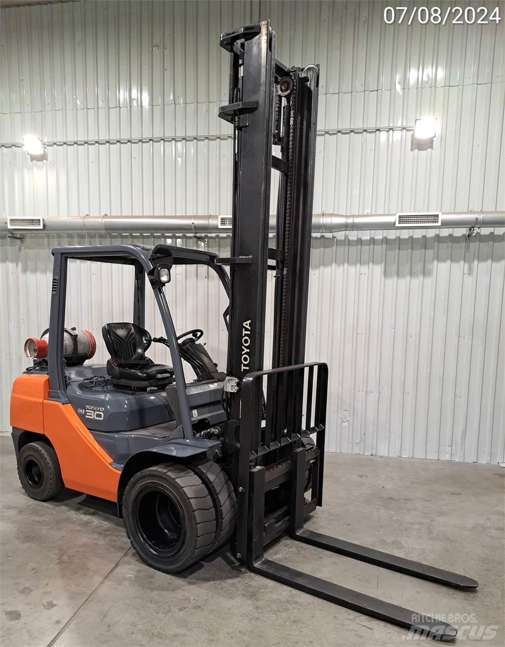 Toyota 02-8FGF30 Gas Stapler