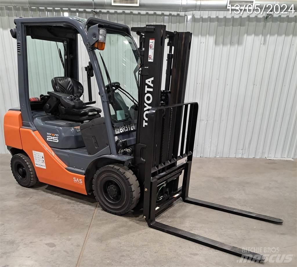 Toyota 52-8FDF25 Diesel Stapler