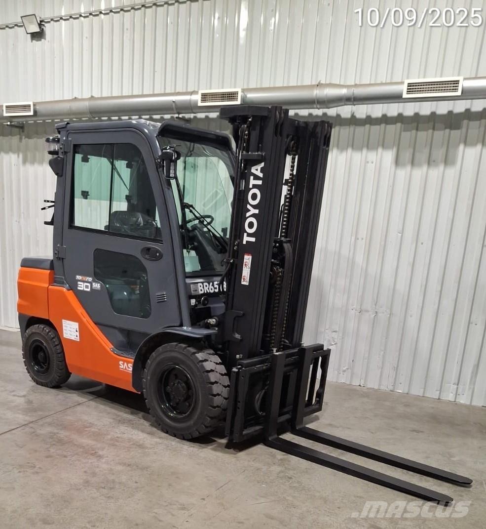 Toyota 52-8FDF30 Diesel Stapler