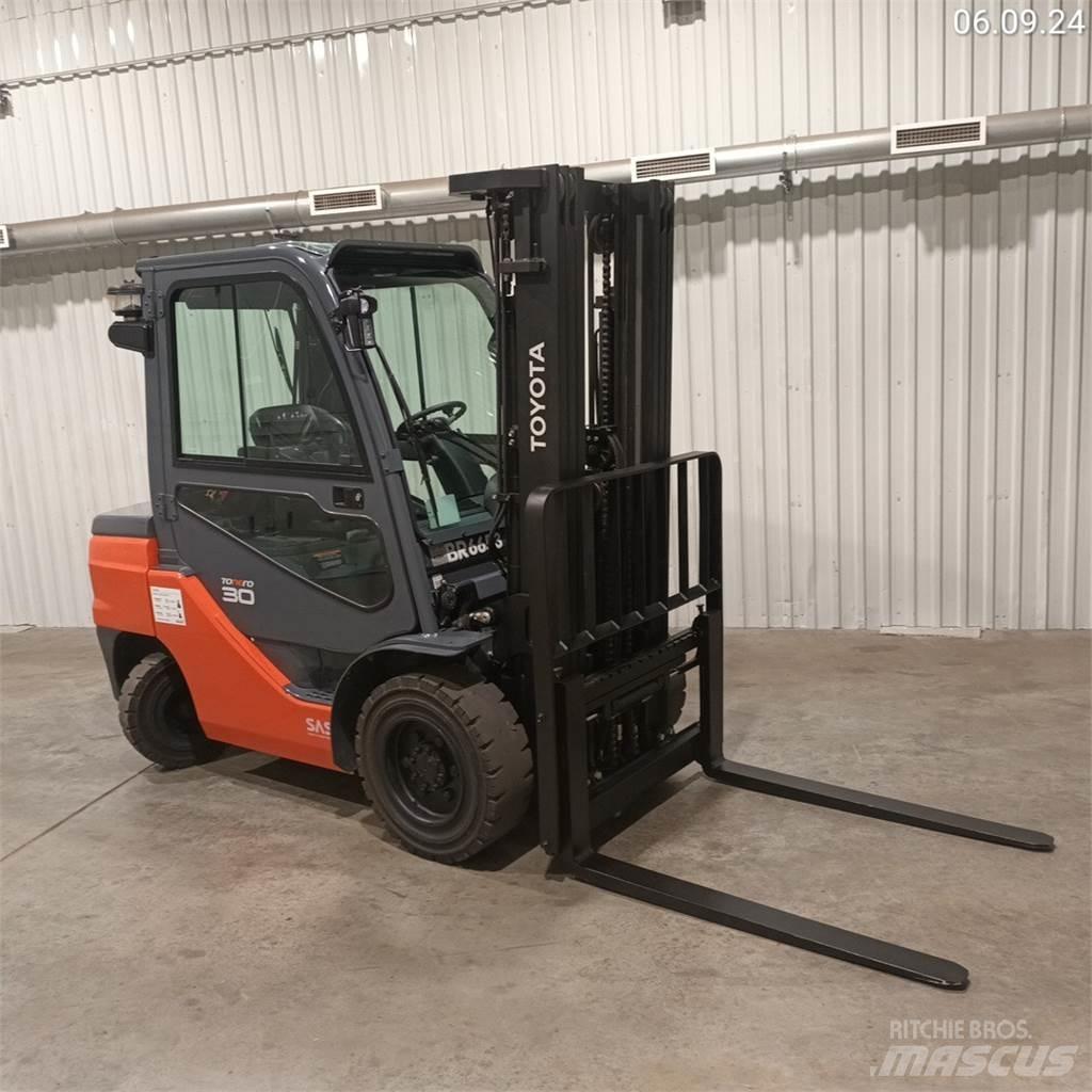 Toyota 52-8FDF30 Diesel Stapler