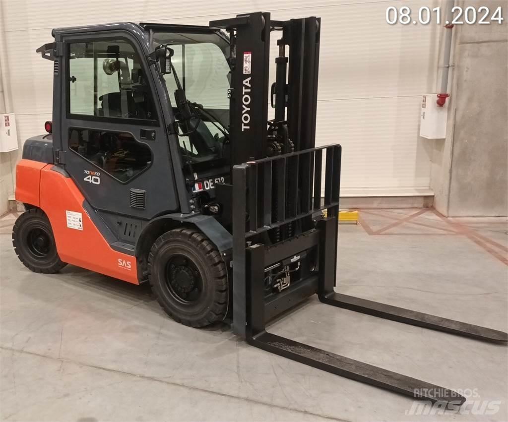 Toyota 8FD35F Diesel Stapler
