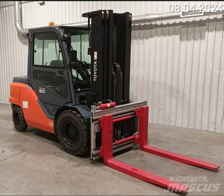 Toyota 8FD50F Diesel Stapler