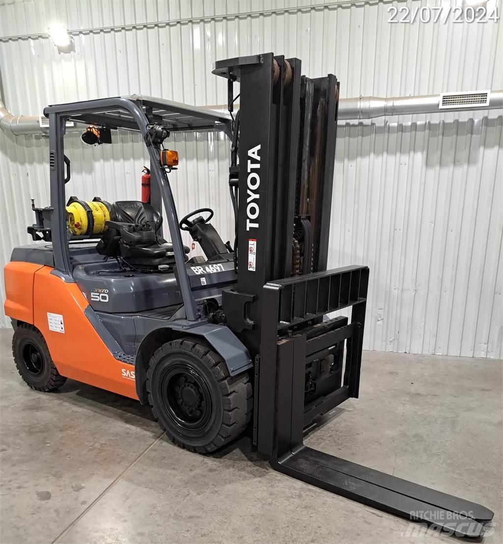 Toyota 8FG50N Gas Stapler