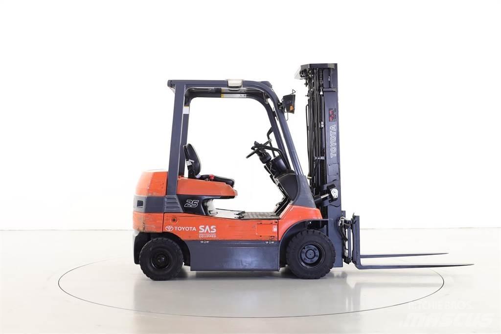 Toyota 7FB25 Elektro Stapler