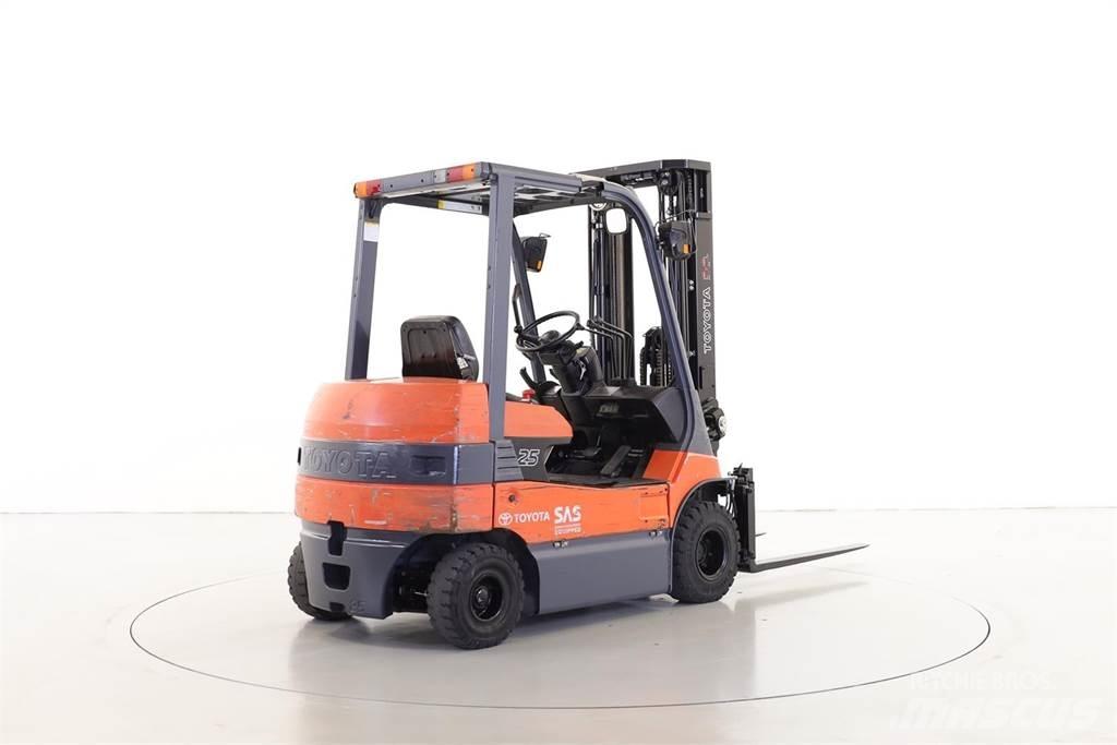 Toyota 7FB25 Elektro Stapler