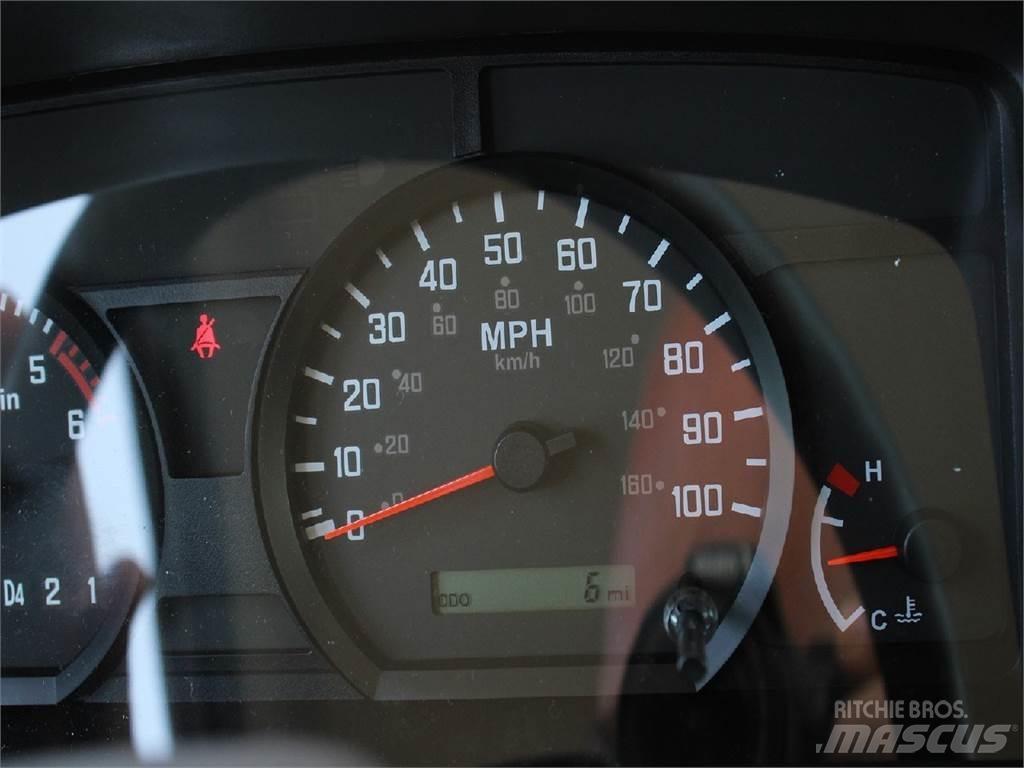 Isuzu NPR-HD Pritschenwagen/Pritschenwagen mit Seitenklappe
