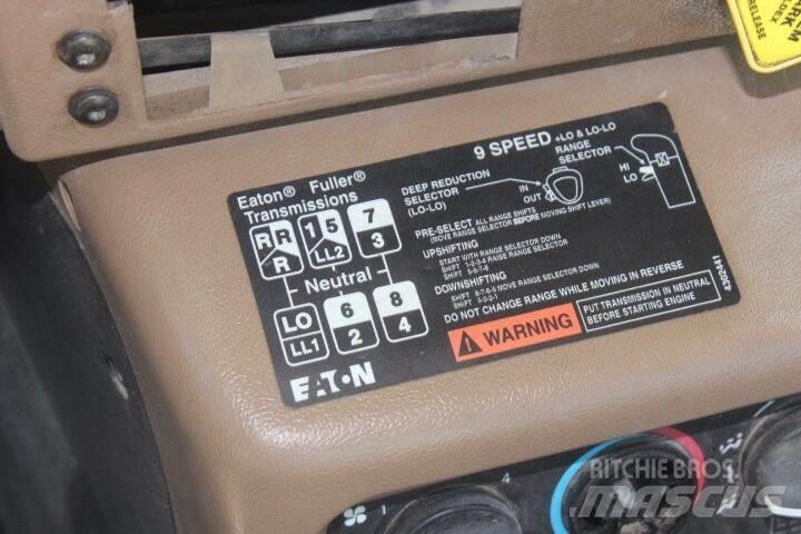 Mack CV513 Sonstige Baumaschinen