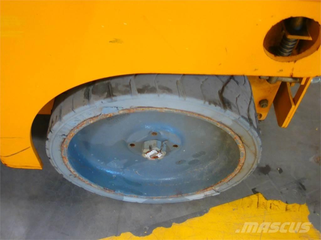 Haulotte Compact 12 Scheren-Arbeitsbühnen
