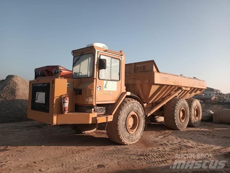 CAT D350C Dumper - Knickgelenk