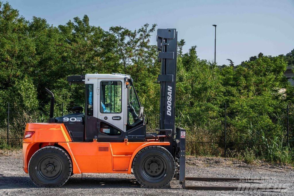 Doosan D 90-S-7 Diesel Stapler