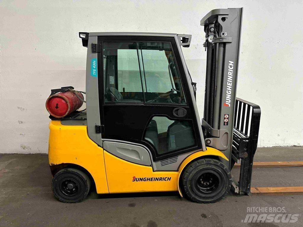 Jungheinrich TFG 430s Gas Stapler