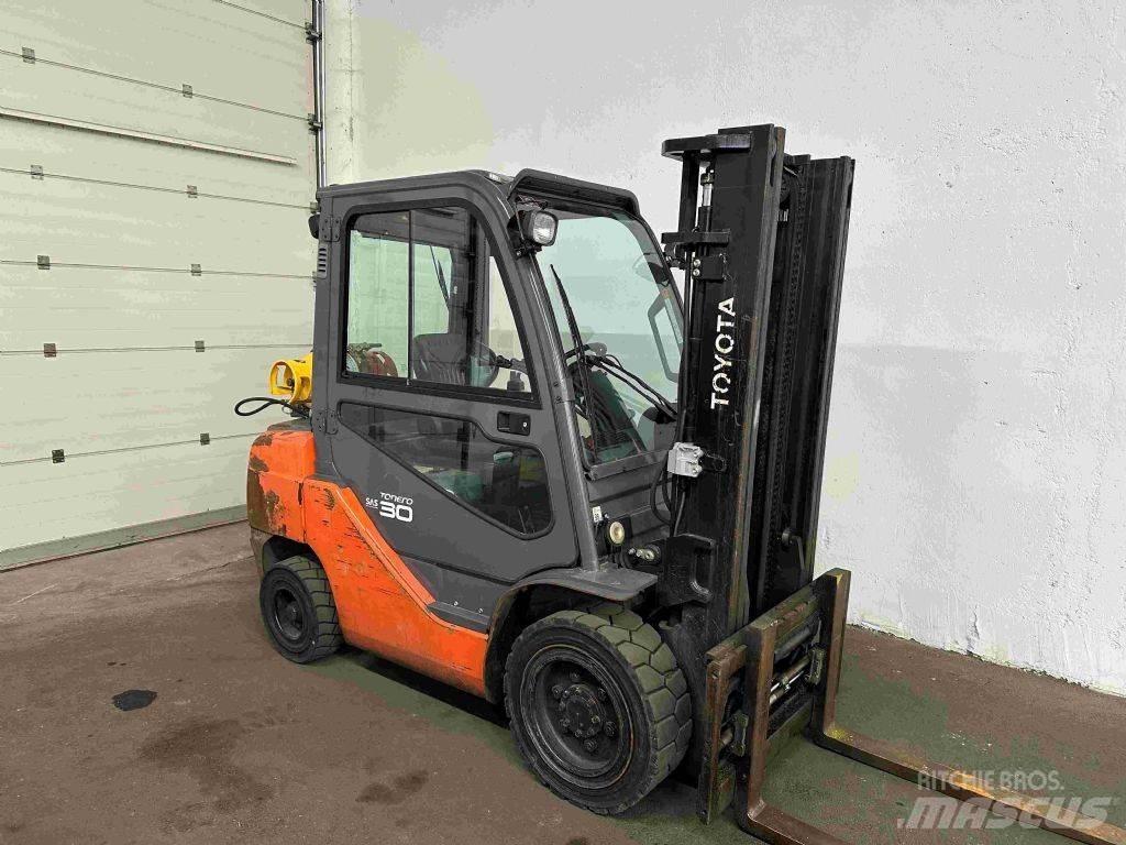 Toyota 02-8FGF30 Gas Stapler