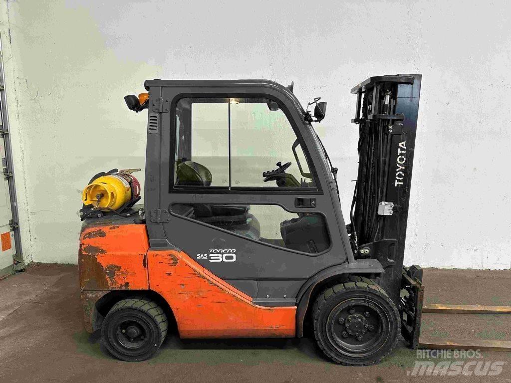 Toyota 02-8FGF30 Gas Stapler