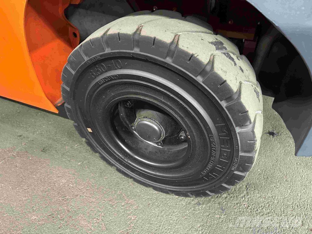 Toyota 02-8FGF30 Gas Stapler
