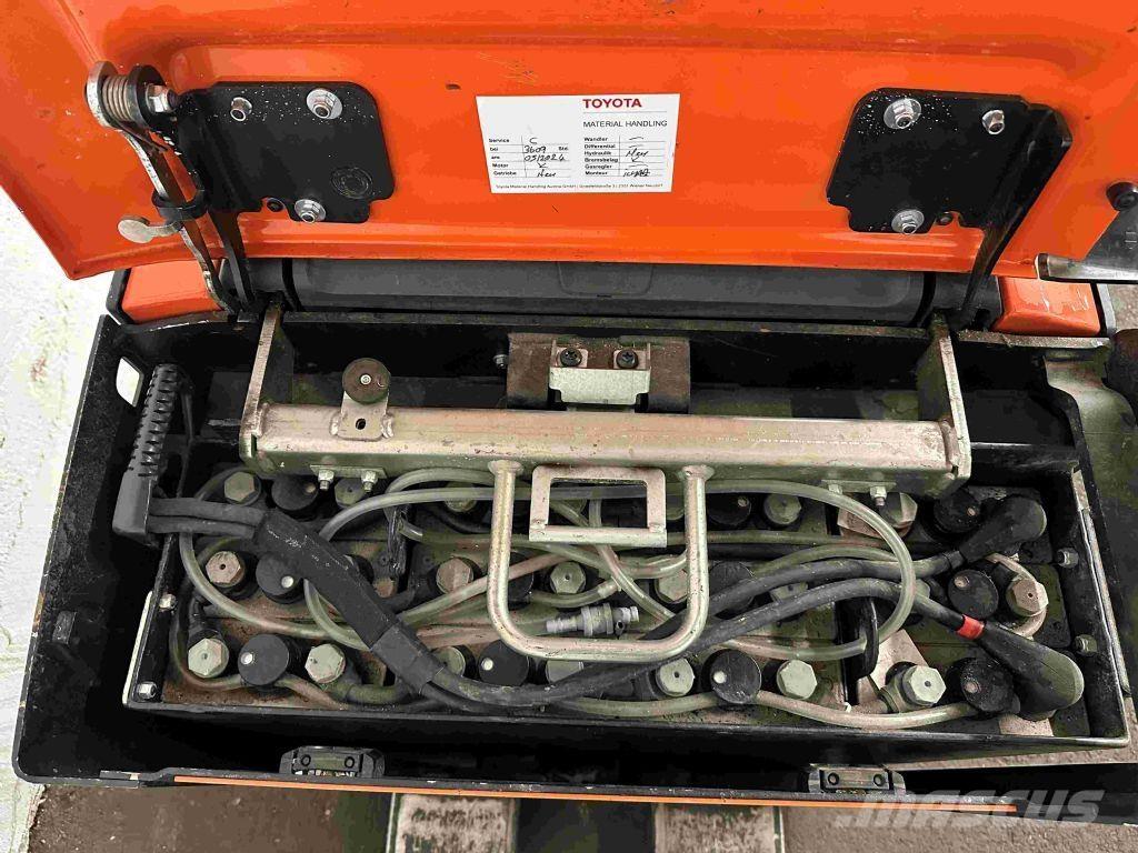 Toyota LPE 200 Niedergabelstapler