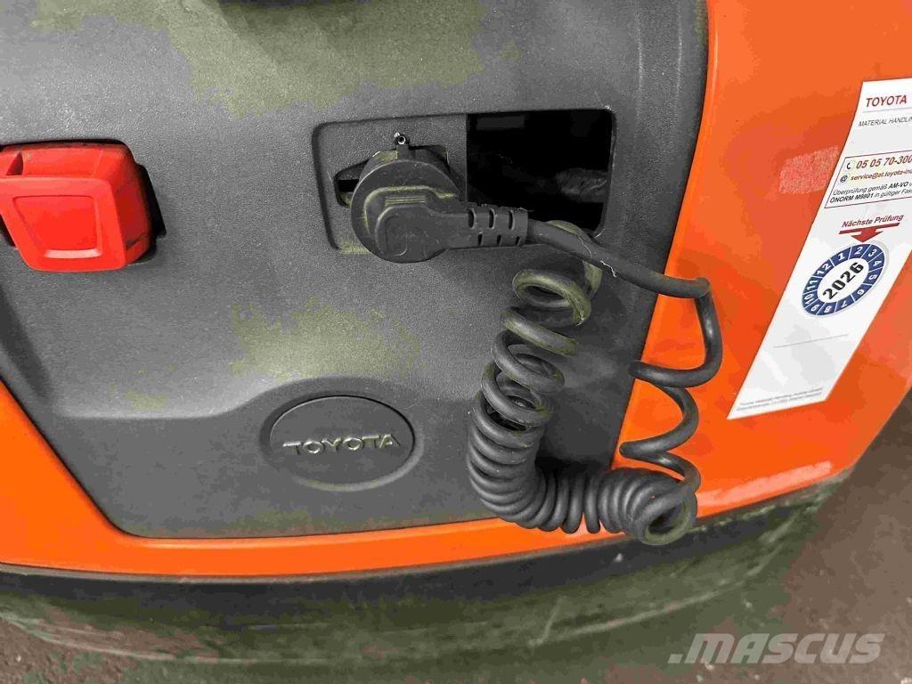 Toyota LWE 130 Niedergabelstapler