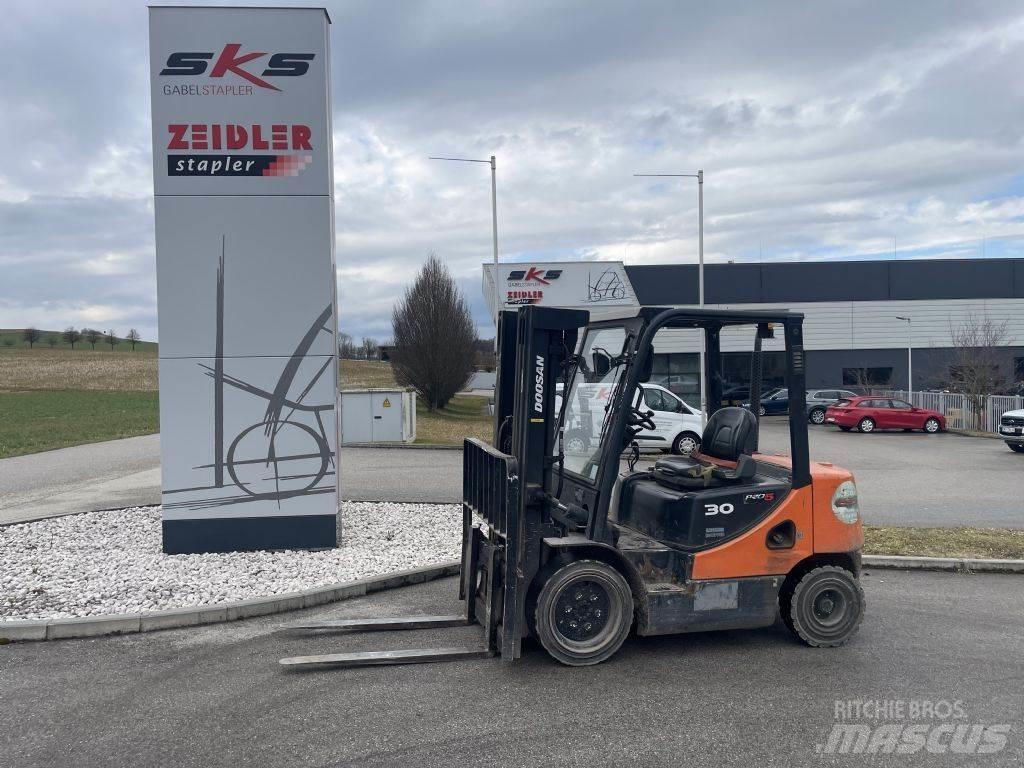 Doosan D30S-5 Diesel Stapler