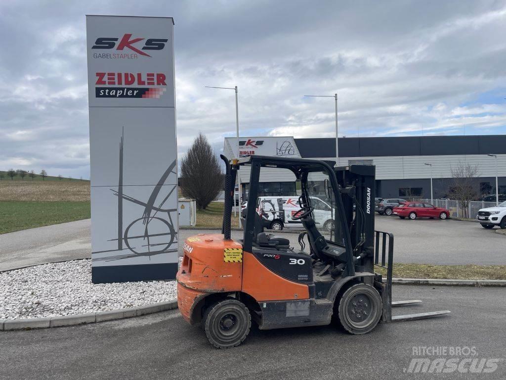 Doosan D30S-5 Diesel Stapler