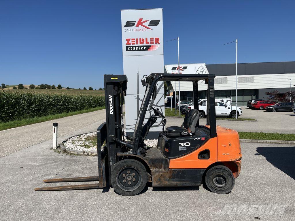Doosan D30S-5 Diesel Stapler