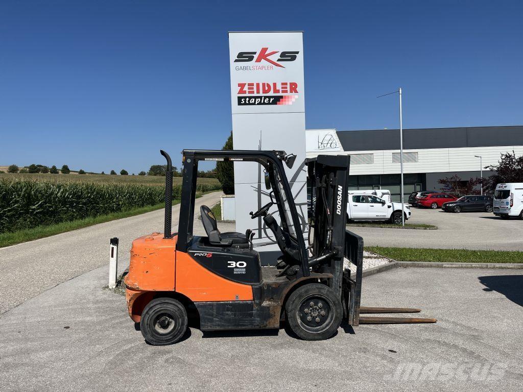 Doosan D30S-5 Diesel Stapler