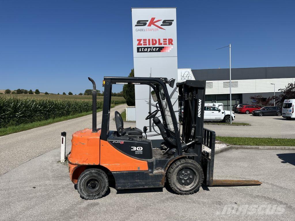Doosan D30S-5 Diesel Stapler