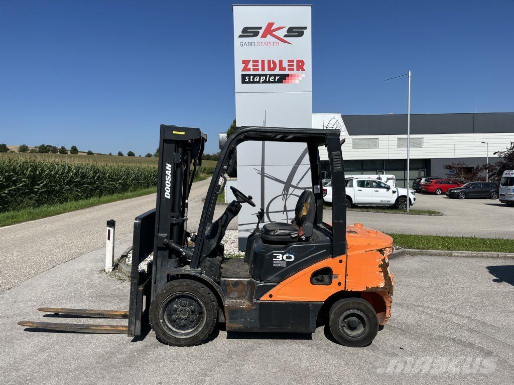 Doosan D30S-7 Diesel Stapler