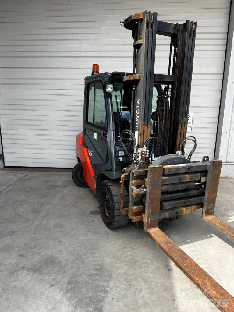 Toyota 06-8FD30F Diesel Stapler