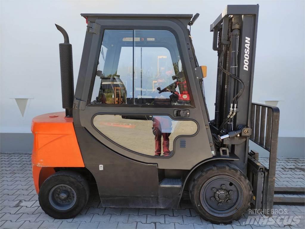 Doosan D30 GP Diesel Stapler