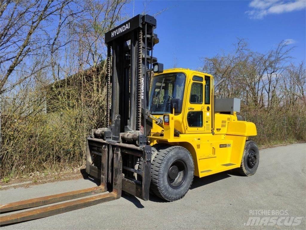 Hyundai 160D-7E Diesel Stapler