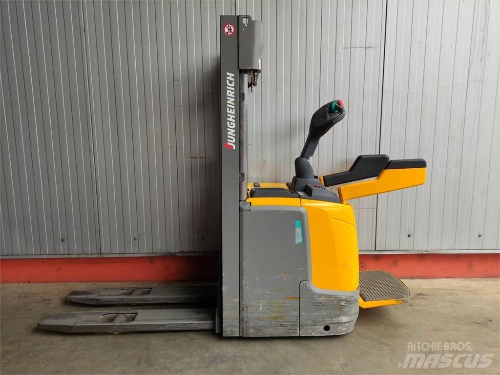 Jungheinrich ERC 212 Deichselstapler