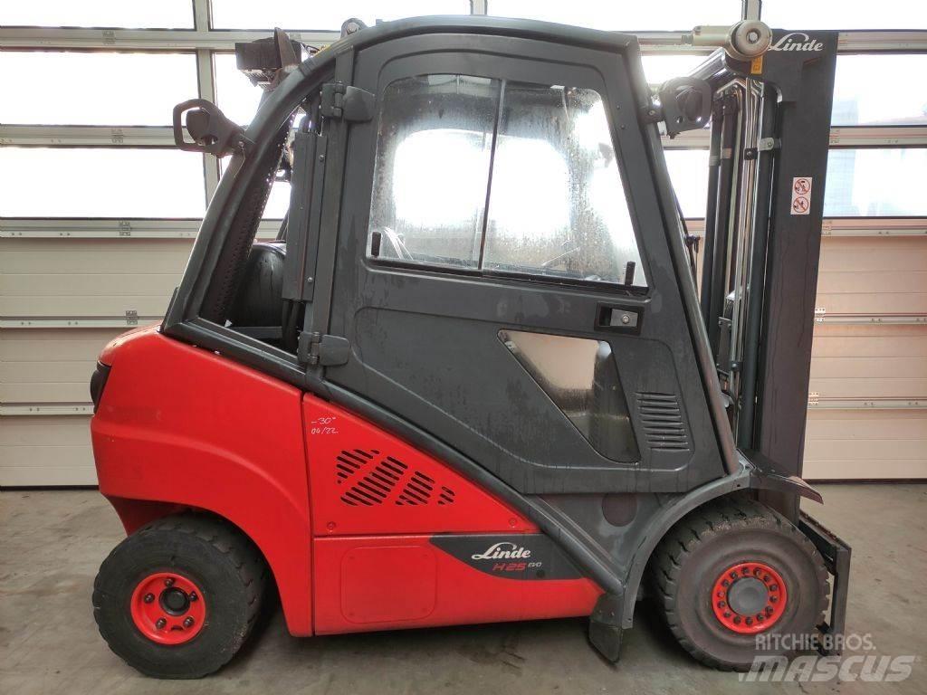 Linde H25T-02-392 EVO Gas Stapler