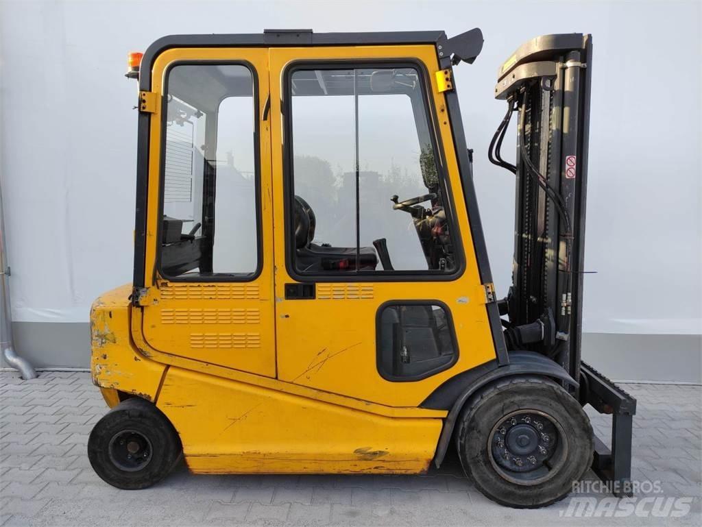 Om-Pimespo XE40 Elektro Stapler