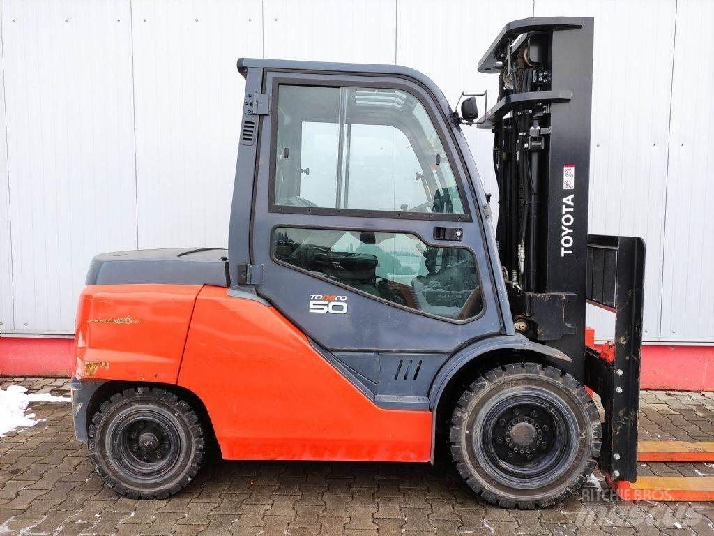 Toyota 40-8FD50N Diesel Stapler