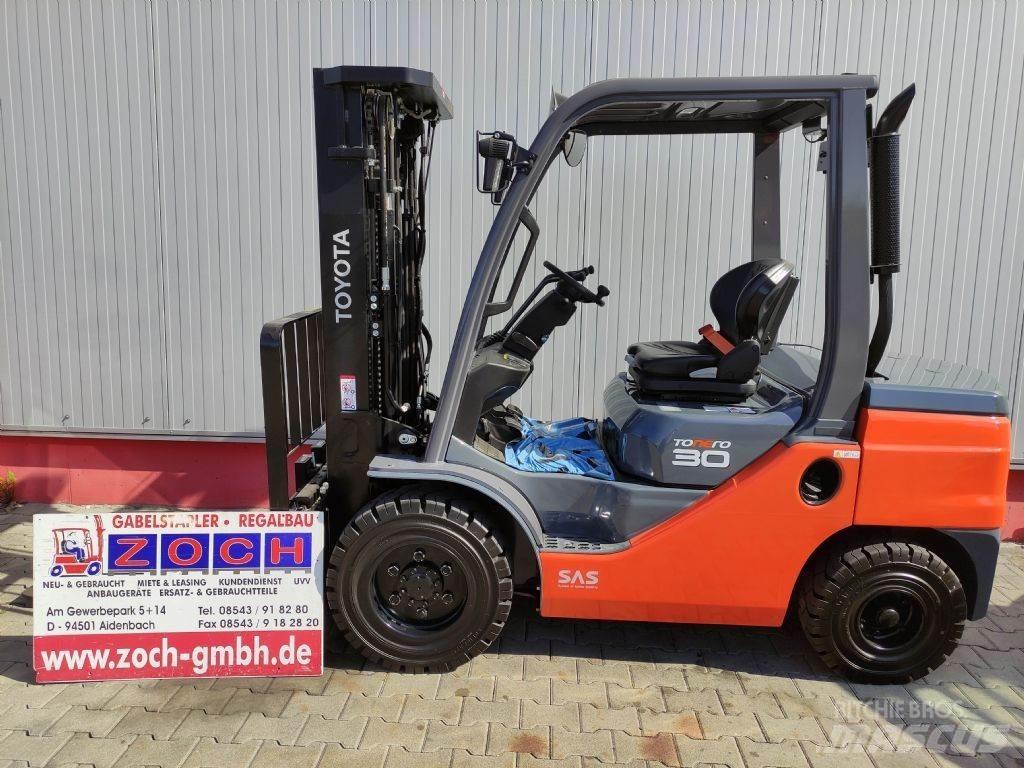 Toyota 52-8FDF30 Diesel Stapler