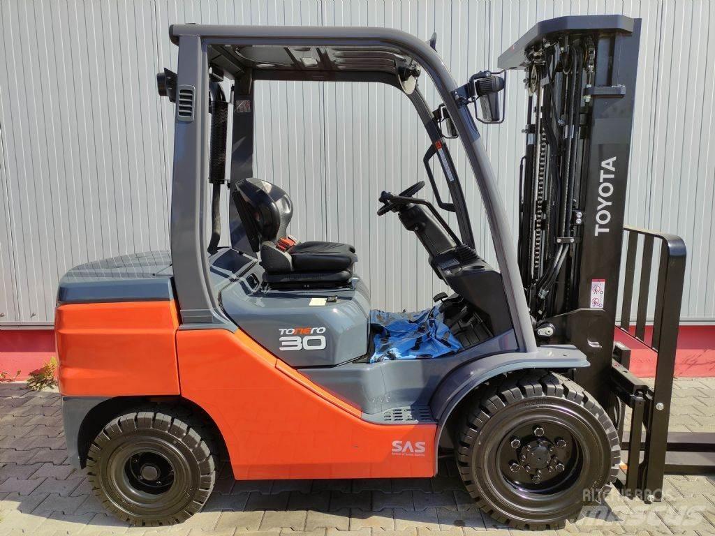 Toyota 52-8FDF30 Diesel Stapler
