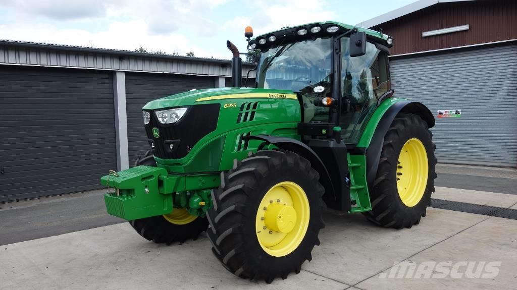 John Deere 6135 R Traktoren