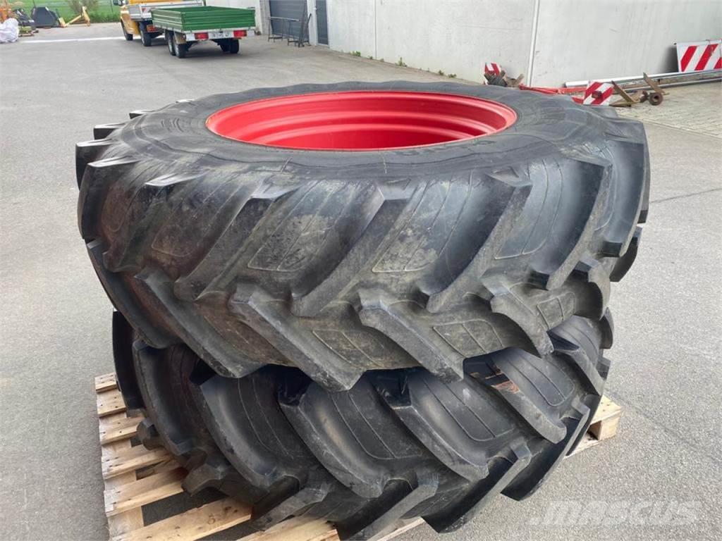Taurus 20.8R38 520/85R38 mit 8Loch Felge Reifen