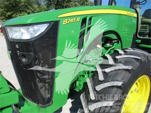 John Deere 8245R Traktoren