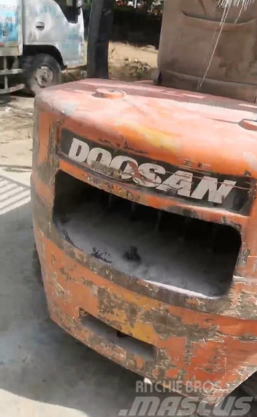 Doosan D30S Diesel Stapler