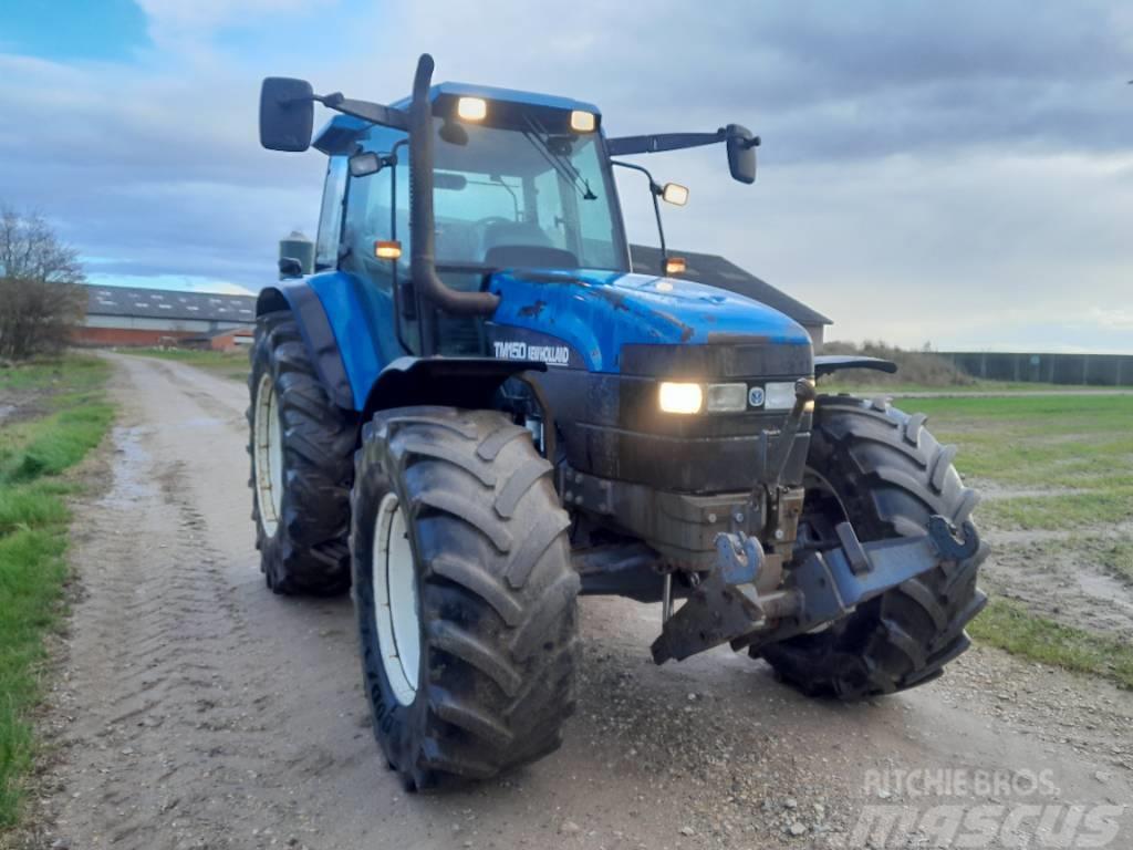 New Holland TM 150 med frontlift Traktoren