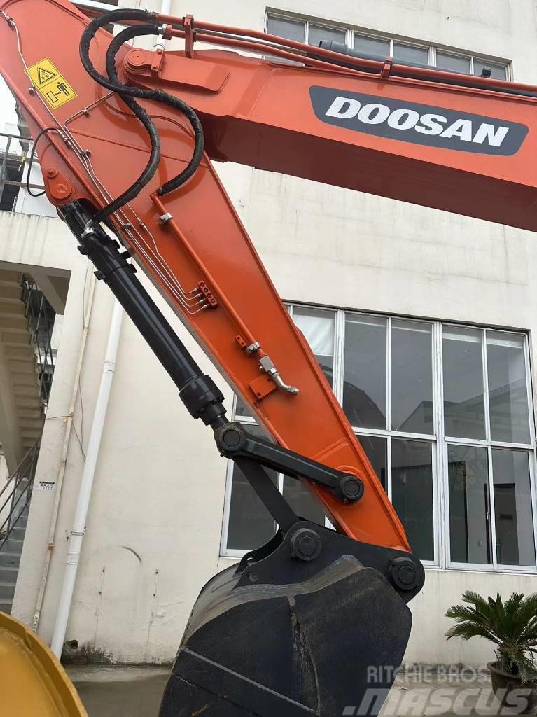 Doosan 300LC-9 Raupenbagger