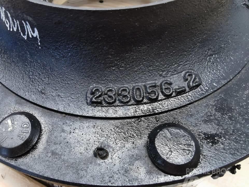 CASE MX 230 Magnum {Dana front wheel hub Reifen