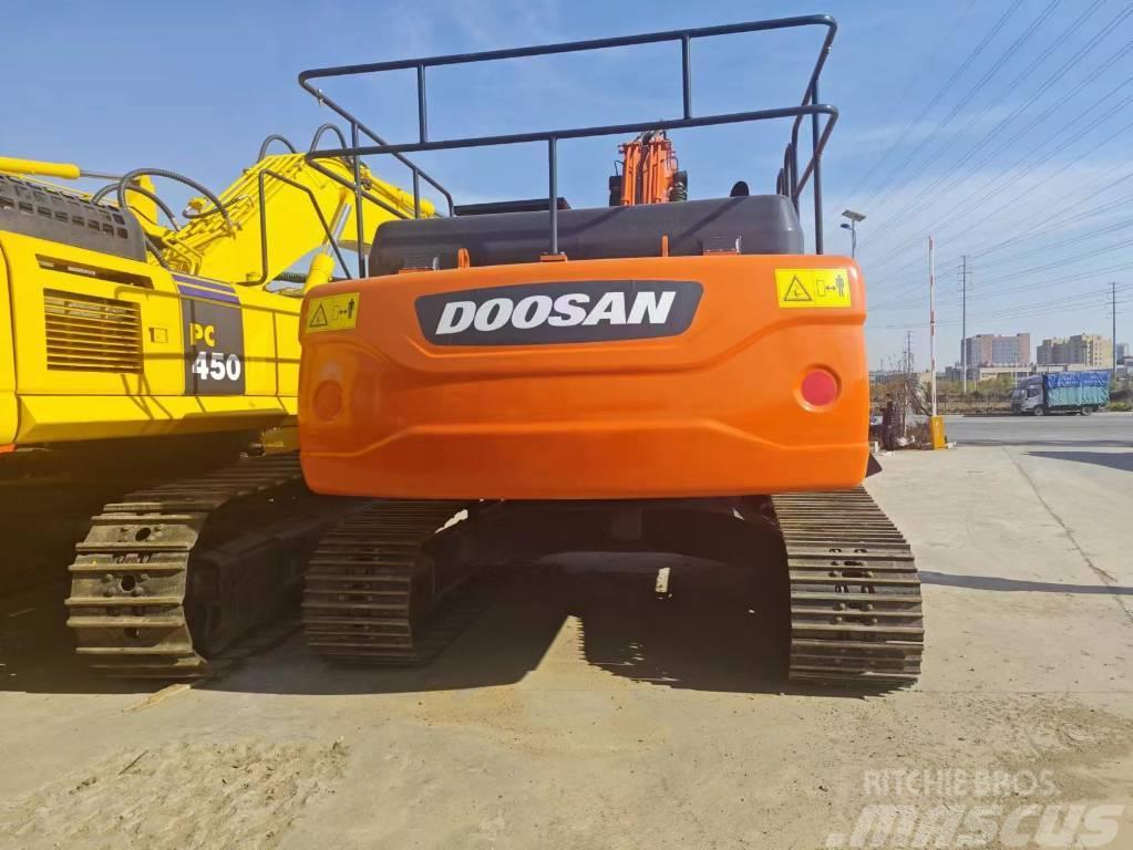 Doosan DX 300 Raupenbagger
