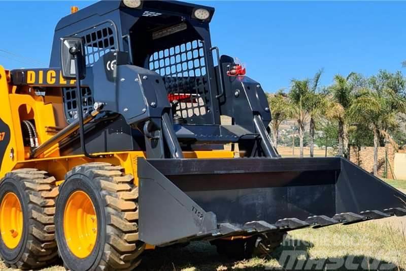  New J57 and J67 skid steer loaders available Andere Fahrzeuge