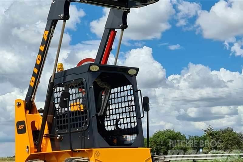  New J57 and J67 skid steer loaders available Andere Fahrzeuge
