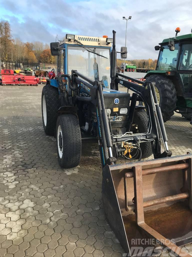 New Holland 3435 med snöredskap Traktoren