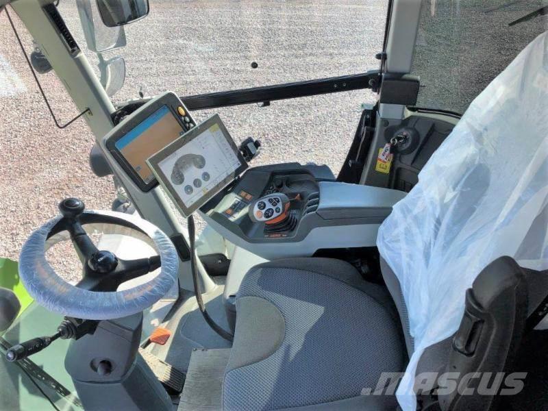 CLAAS XERION 5000 TRAC TS Tractors